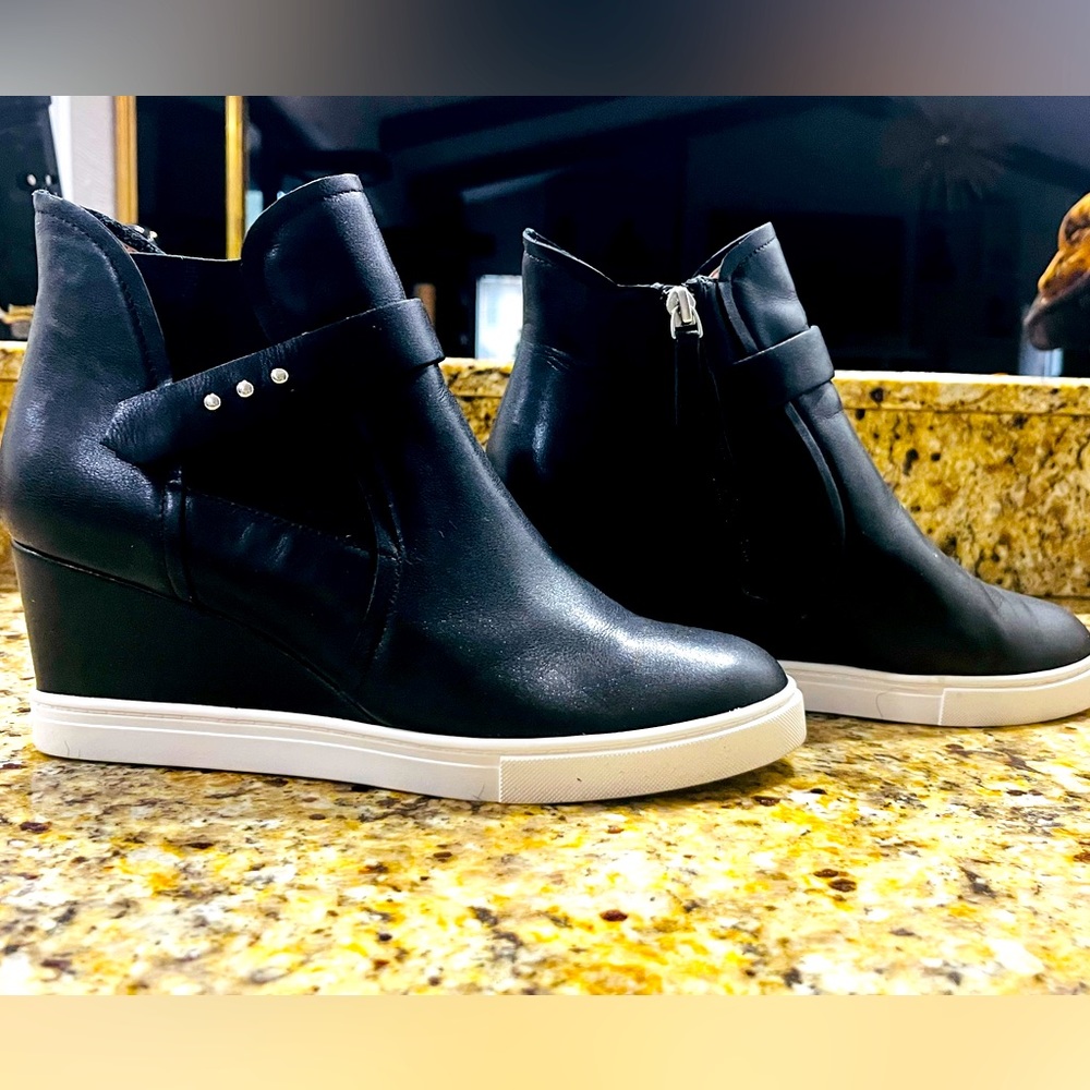 Linea Paola Freshton black leather high top wedge sneaker. Sz 8